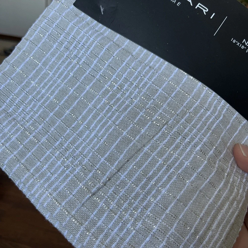 TAHARI HOME NAPKINS SET OF 8 BEIGE WHITE SILVER Check 18X18 COTTON METALLIC NIP